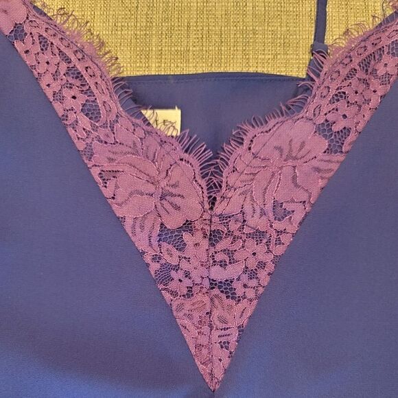 Socialite Tank With Lace Detail - Picture 3 of 6